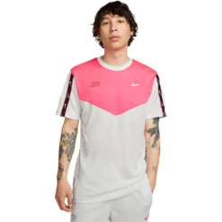 Nike Sportswear Repeat Tee